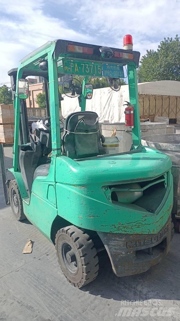 Mitsubishi FD 25 Diesel Stapler
