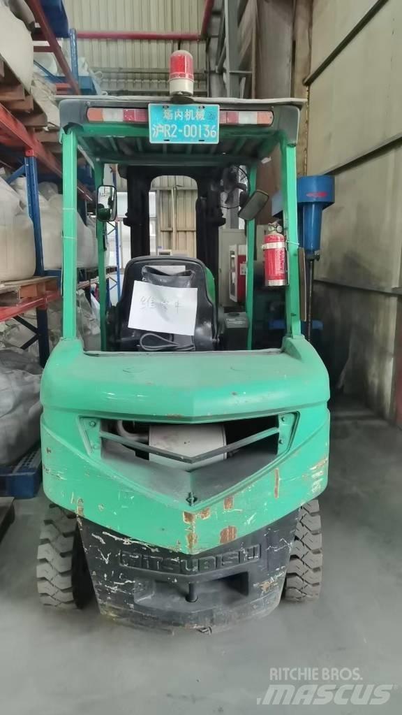 Mitsubishi FD 25 Diesel Stapler