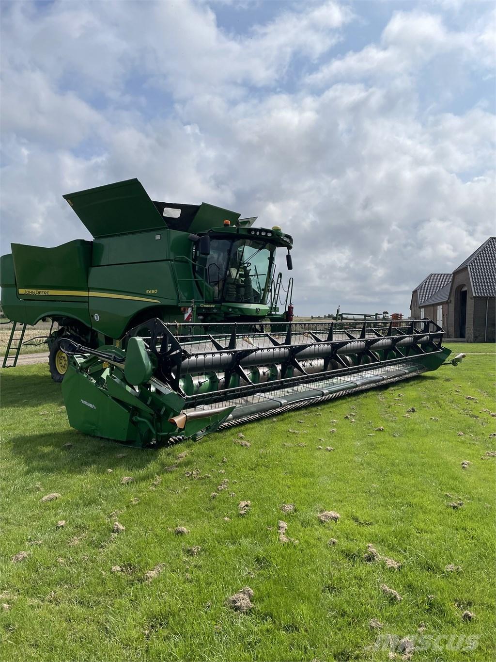 John Deere S 680 Mähdrescher