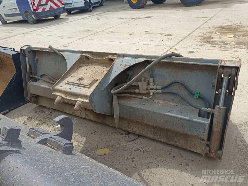 Mecalac 4x1 Schaufeln