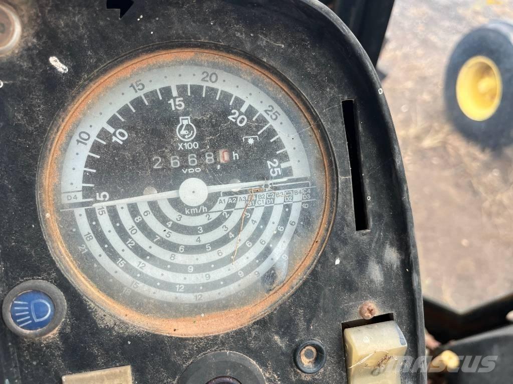 John Deere 4240 S Traktoren