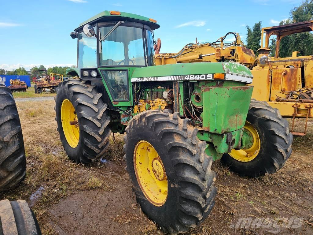 John Deere 4240 S Traktoren
