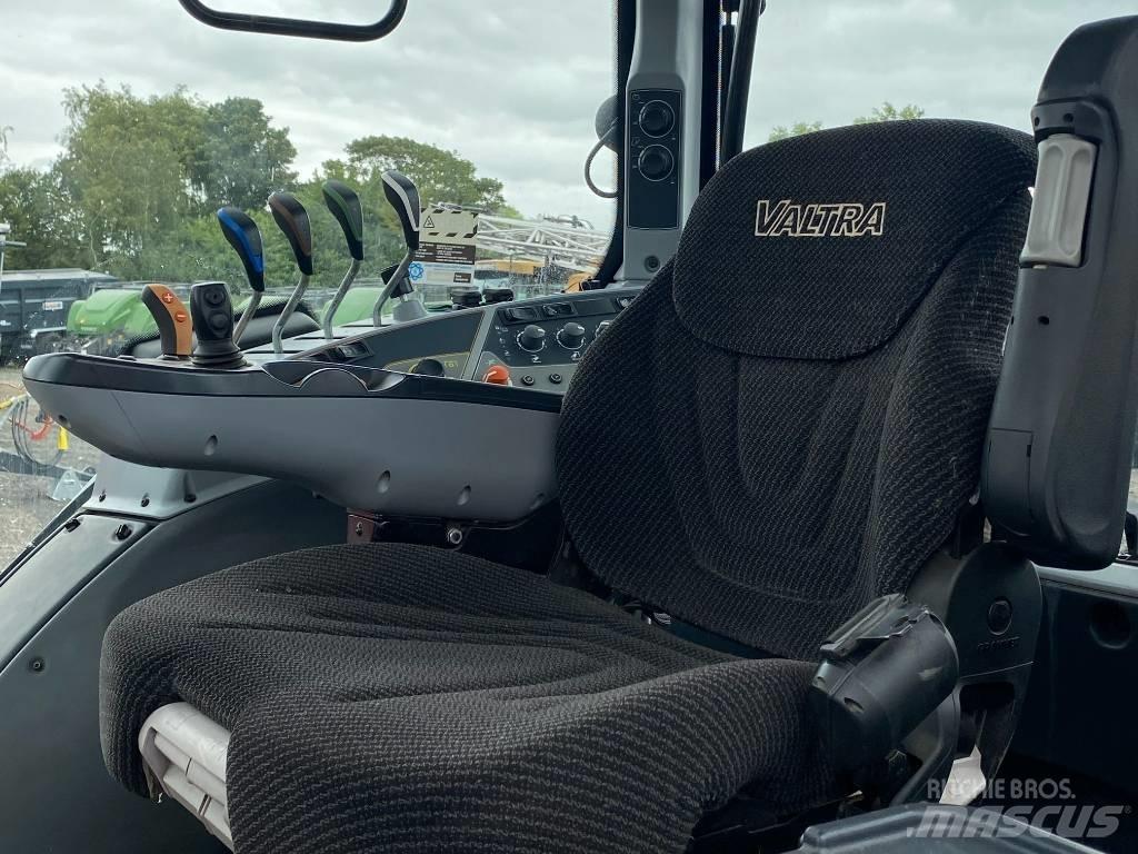 Valtra T 174EA Traktoren