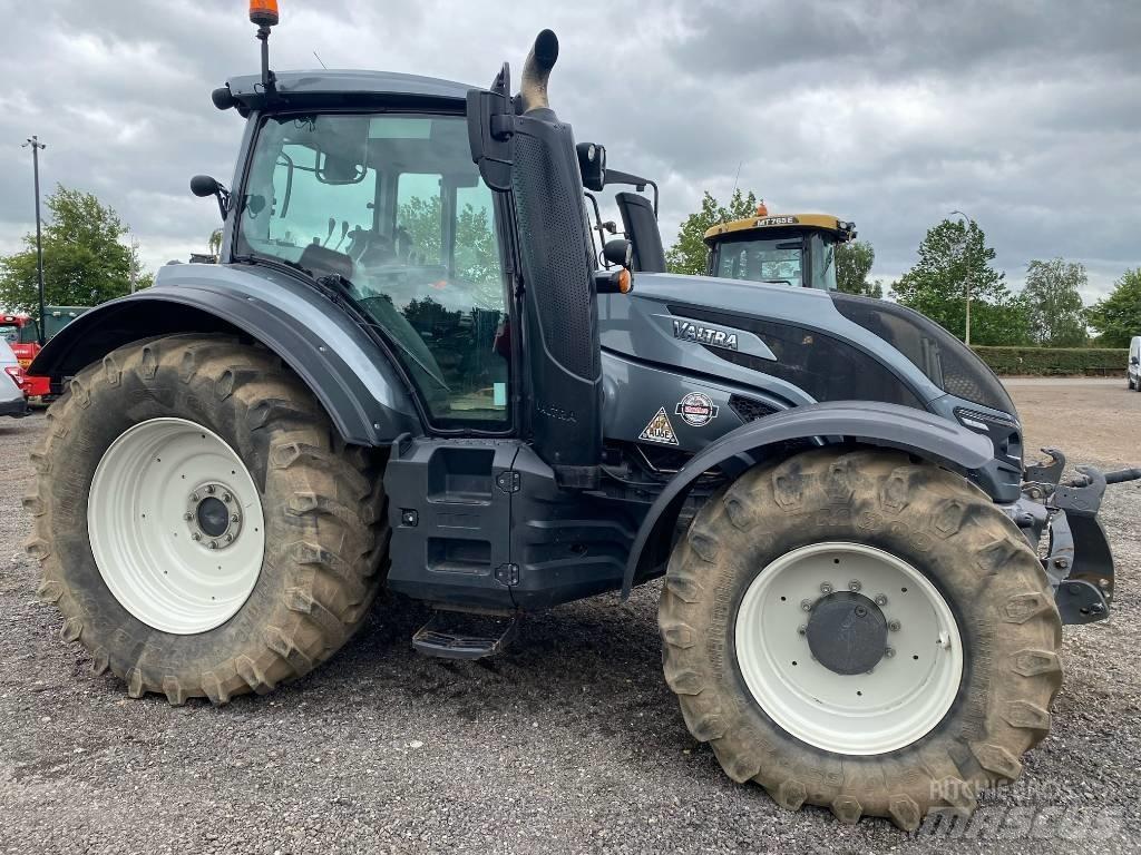 Valtra T 174EA Traktoren