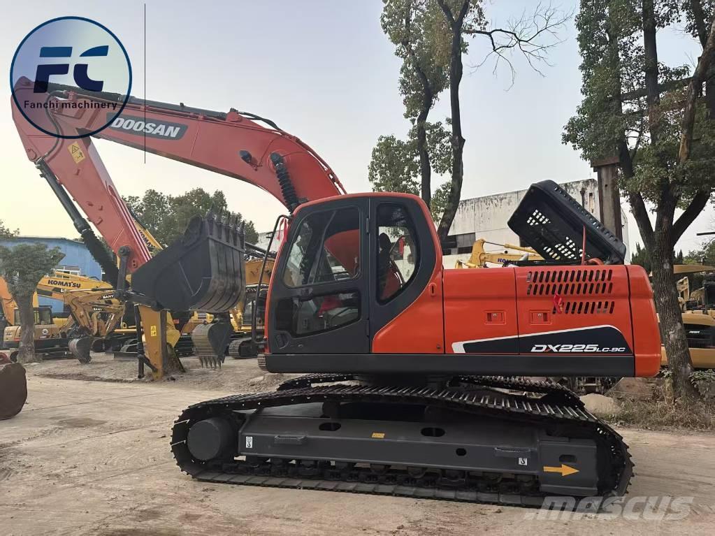 Doosan DX 225 LC Raupenbagger