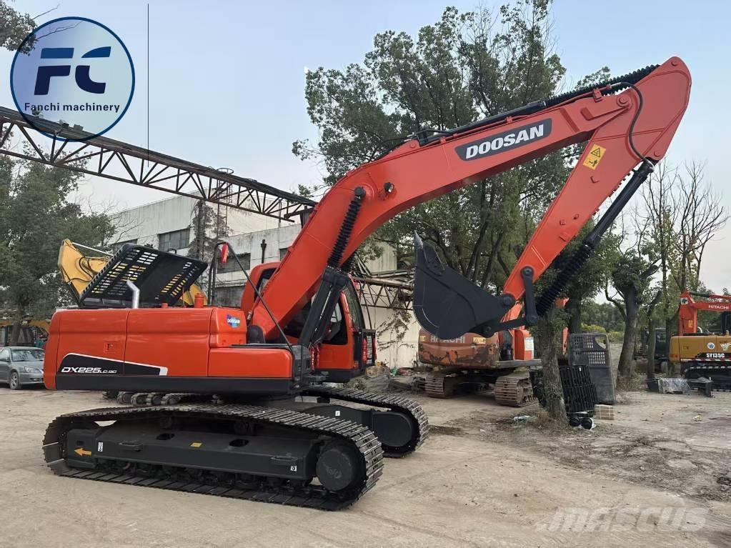 Doosan DX 225 LC Raupenbagger