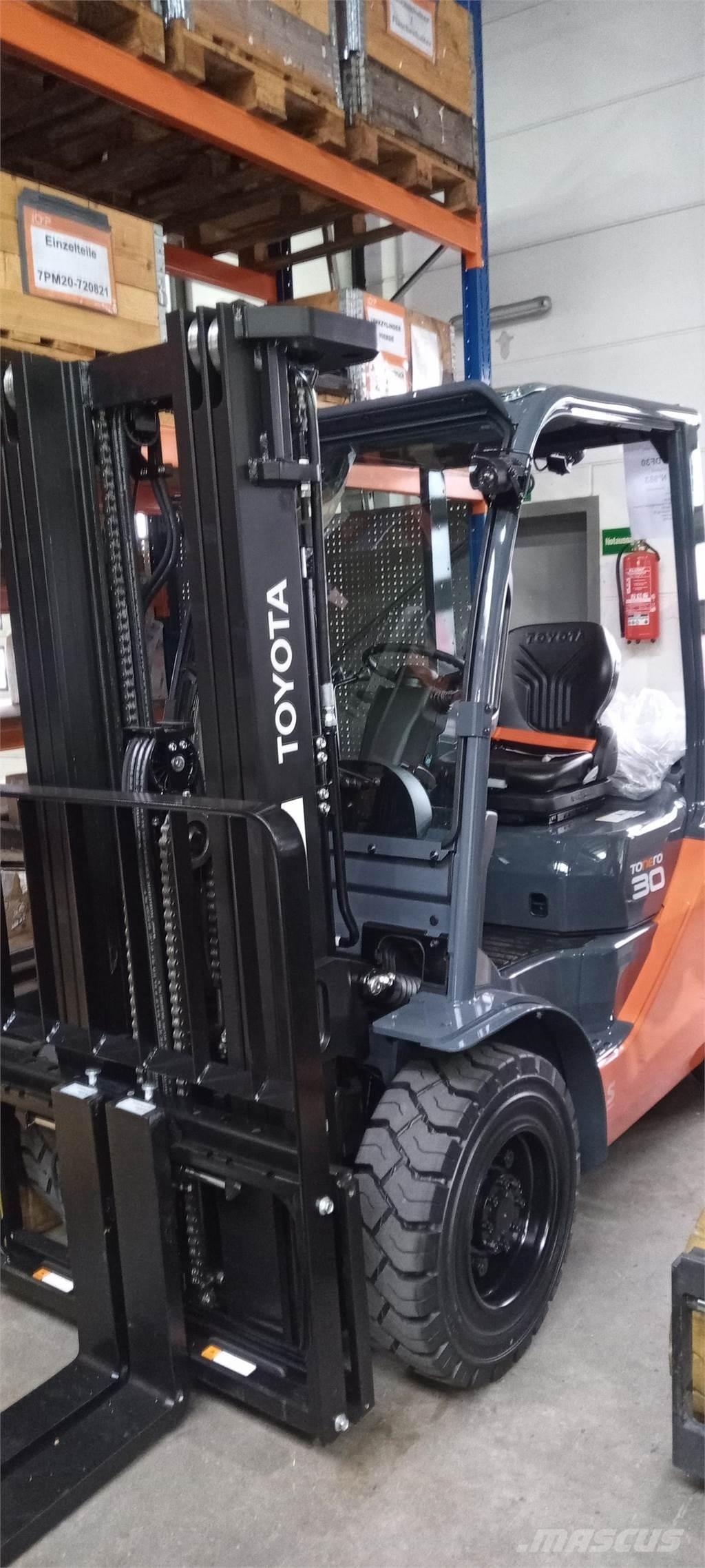 Toyota 52-8FDF30 Diesel Stapler