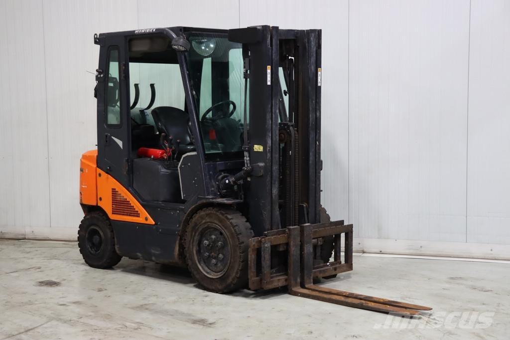 Doosan G25N-7 Gas Stapler