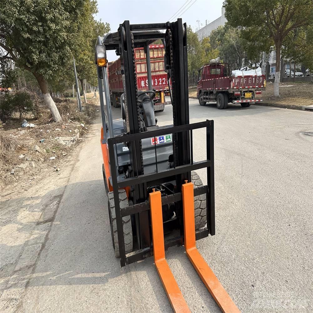Toyota 8 FDK 30 Diesel Stapler
