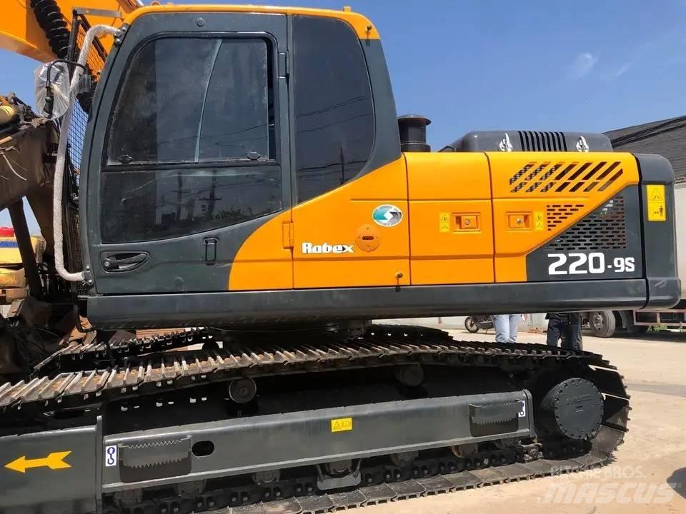 Hyundai R220LC-9S Raupenbagger