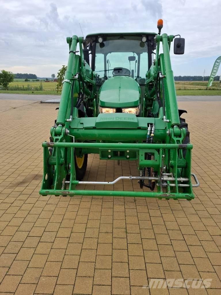John Deere 5100M Traktoren