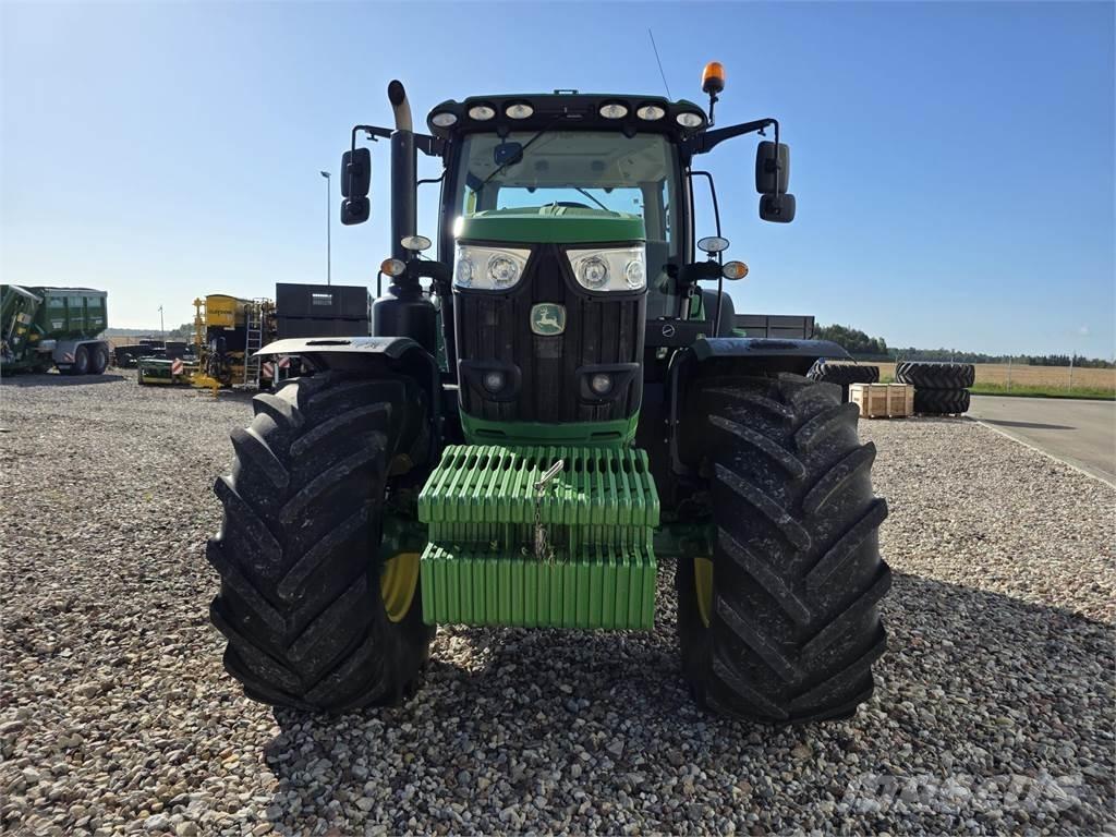 John Deere 6215R Traktoren