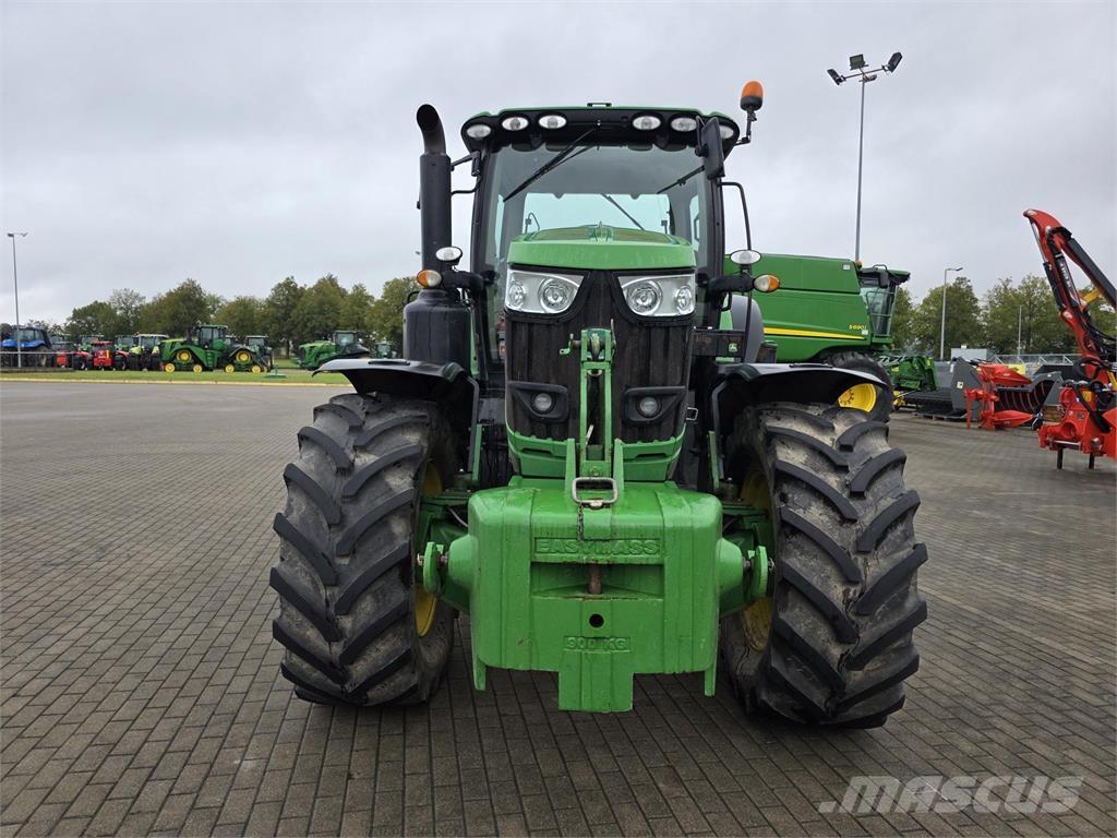 John Deere 6215R Traktoren