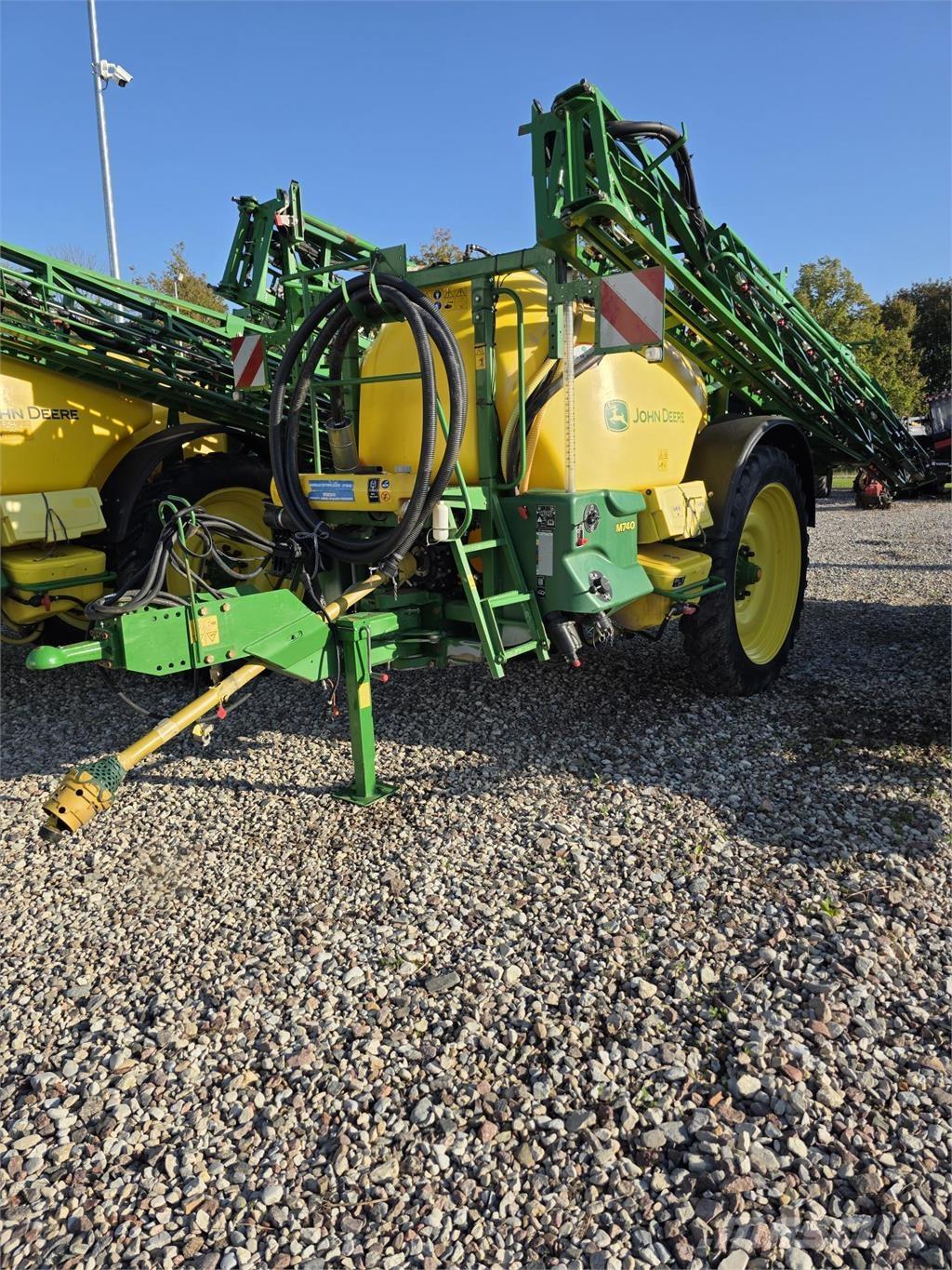 John Deere M740 Anhängespritzen