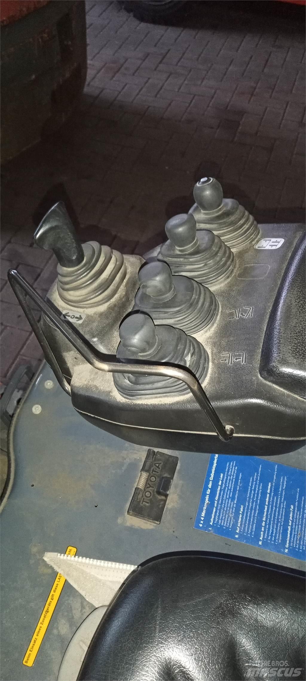 Toyota 8FBEKT18 Elektro Stapler