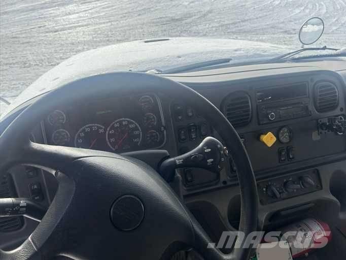 Freightliner M2-112 Kastenaufbau