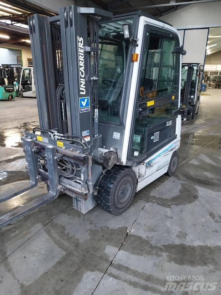 UniCarriers QX25 Elektro Stapler