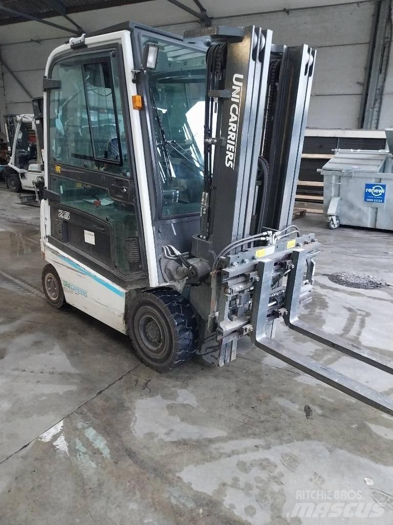 UniCarriers QX25 Elektro Stapler