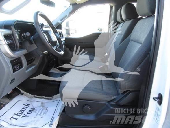 Ford F550 Pritschenwagen/Pritschenwagen mit Seitenklappe
