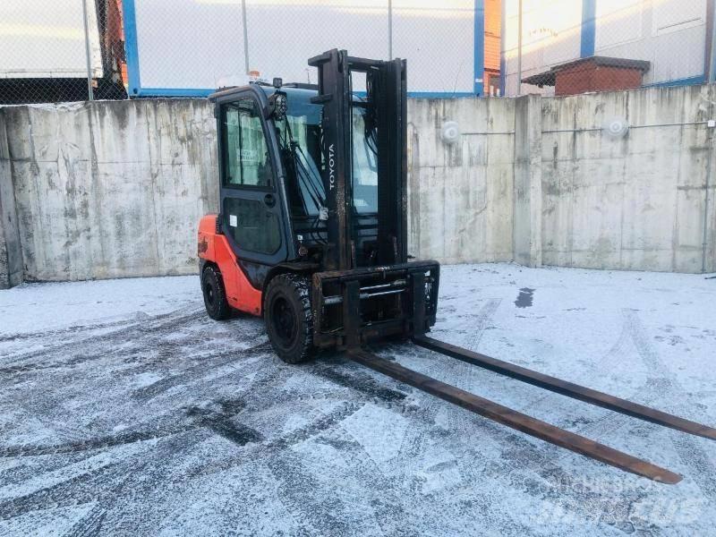 Toyota 52-8 FD JF 35 Diesel Stapler