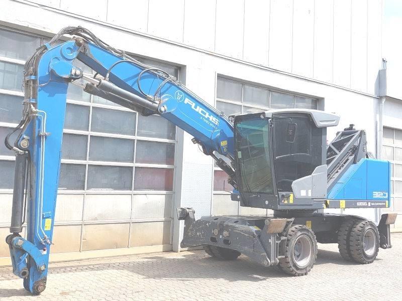 Fuchs MHL 320 F Materialumschlag