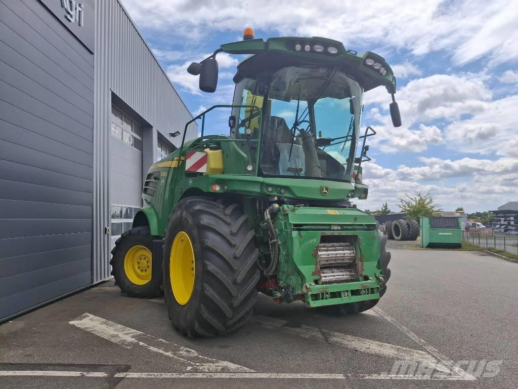 John Deere 7300 i Selbstfahrende Häcksler