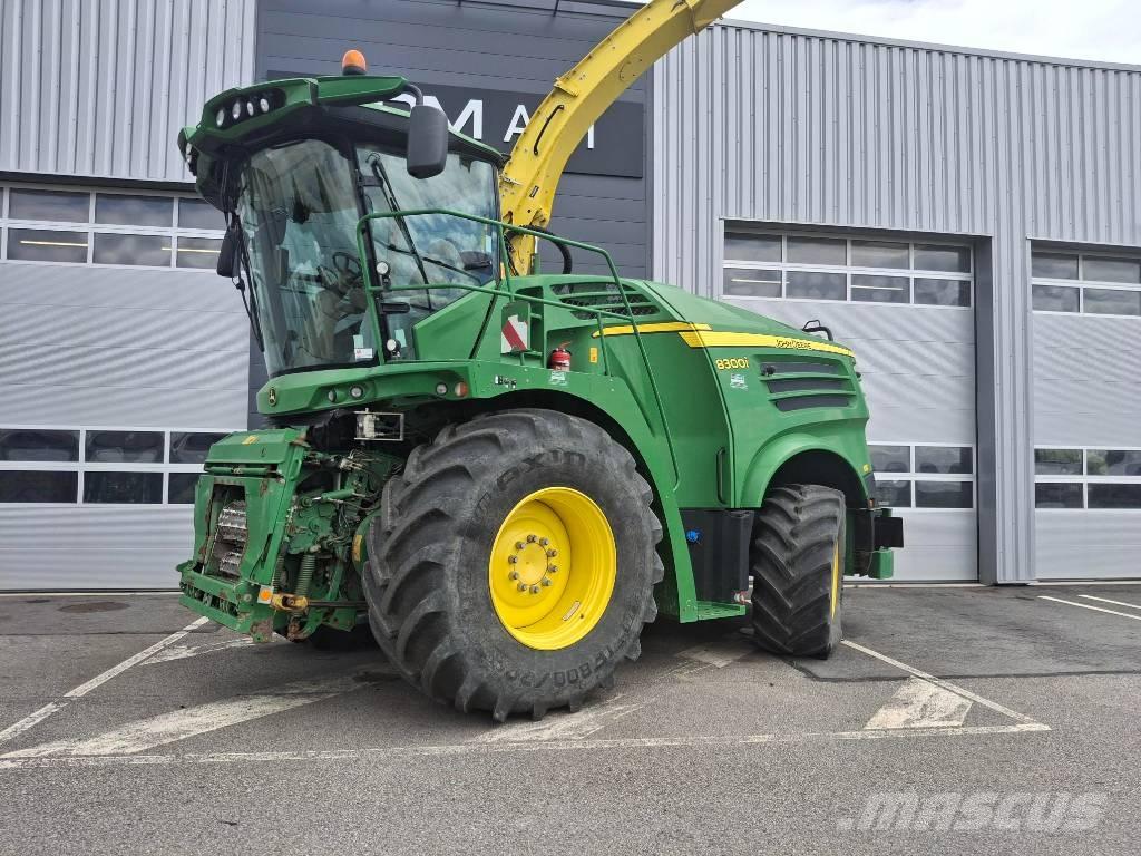 John Deere 7300 i Selbstfahrende Häcksler