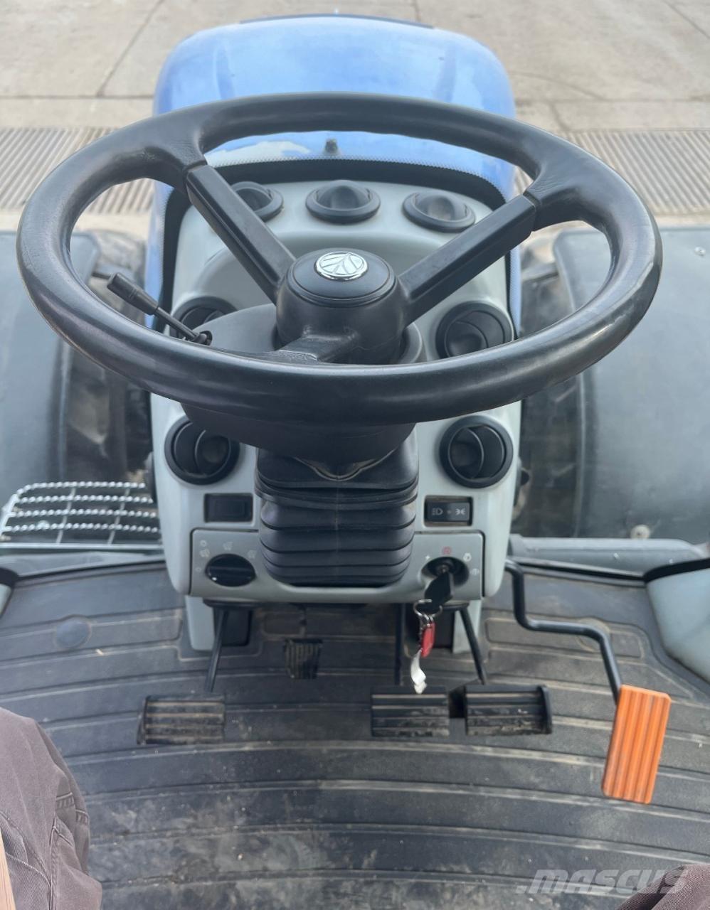 New Holland T8040 Traktoren