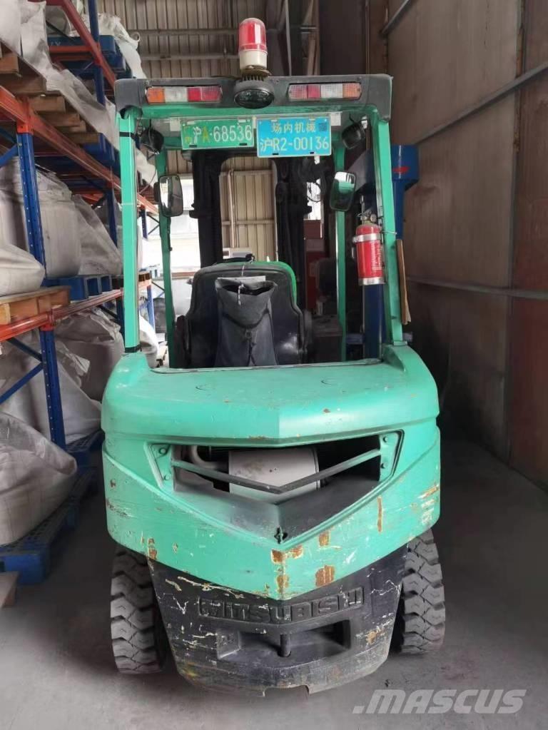 Mitsubishi FD 25 Diesel Stapler