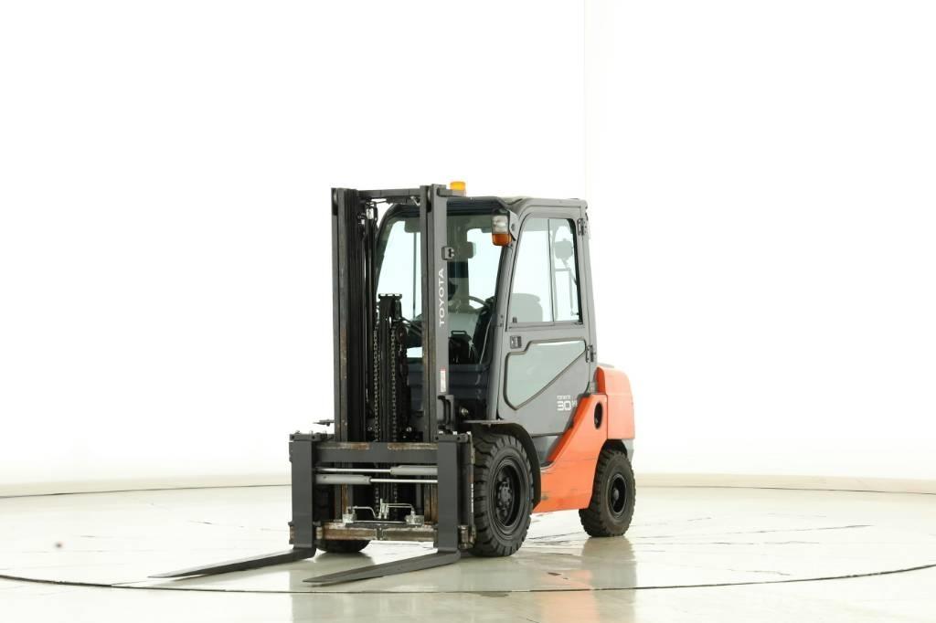 Toyota 02-8-FDF-30 Diesel Stapler