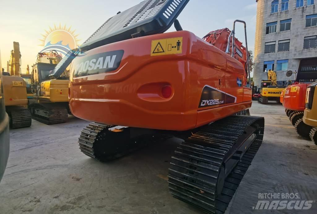 Doosan DX 225 Raupenbagger