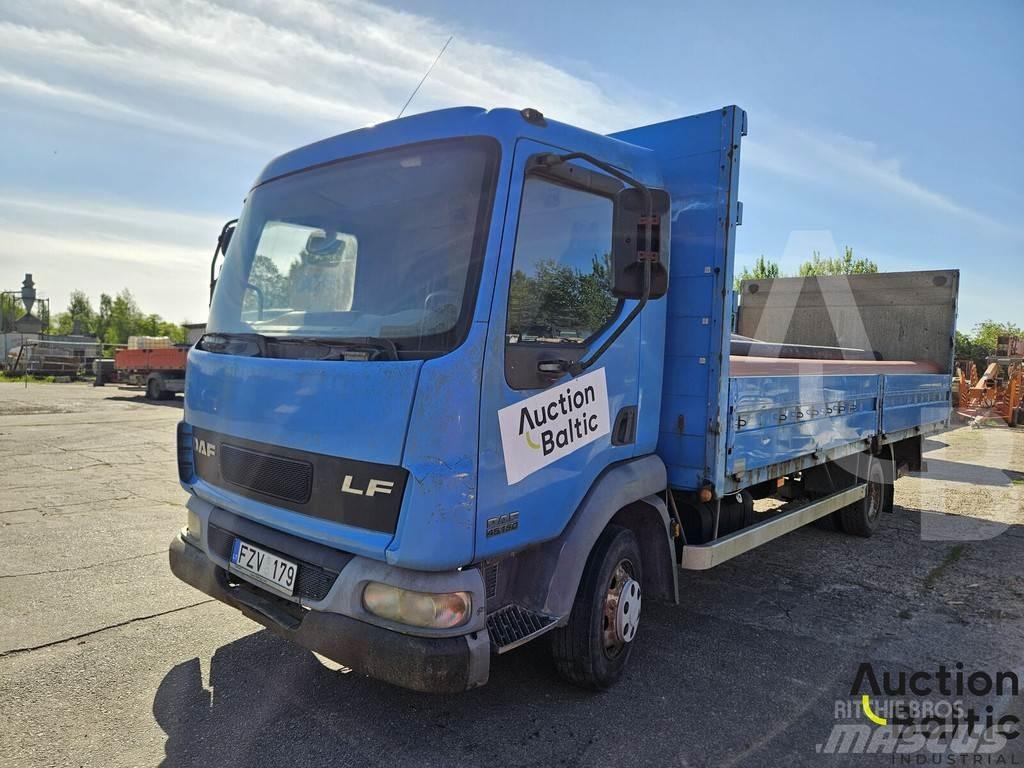 DAF FA LF 45.150 Pritschenwagen/Pritschenwagen mit Seitenklappe