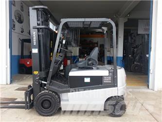 Nissan Q02L25CU Elektro Stapler