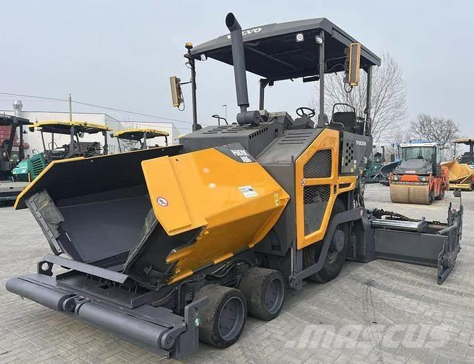 Volvo P 6870C Strassenfertiger