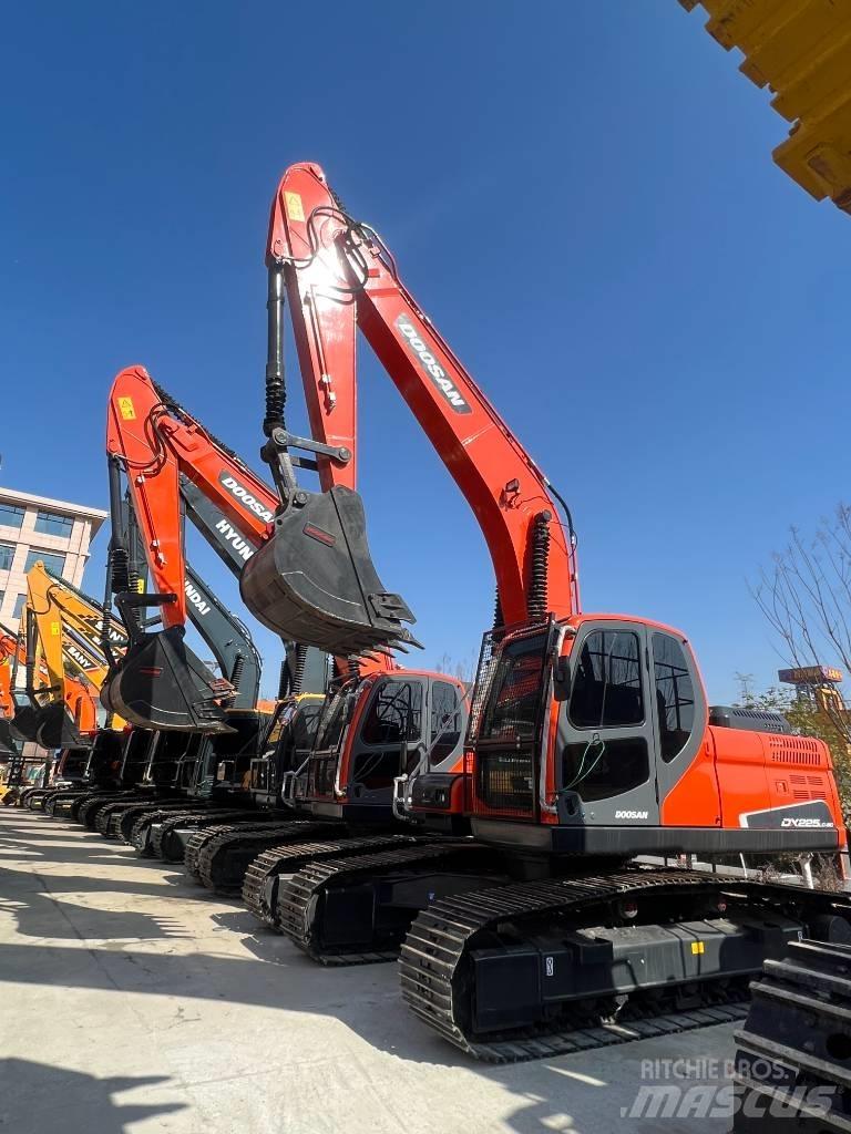 Doosan DX 225 Raupenbagger