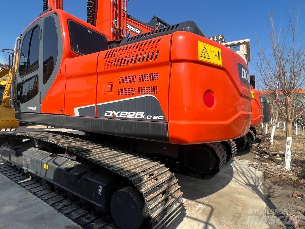 Doosan DX 225 Raupenbagger