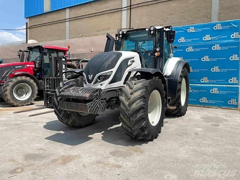 Valtra T174E Traktoren