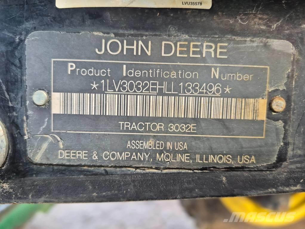 John Deere 3032 E Traktoren