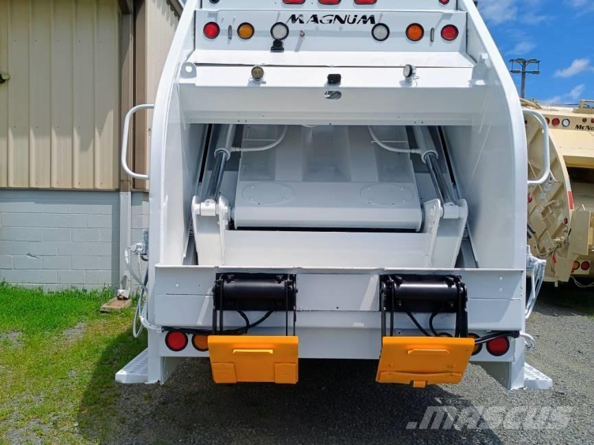 International 7400 Müllwagen