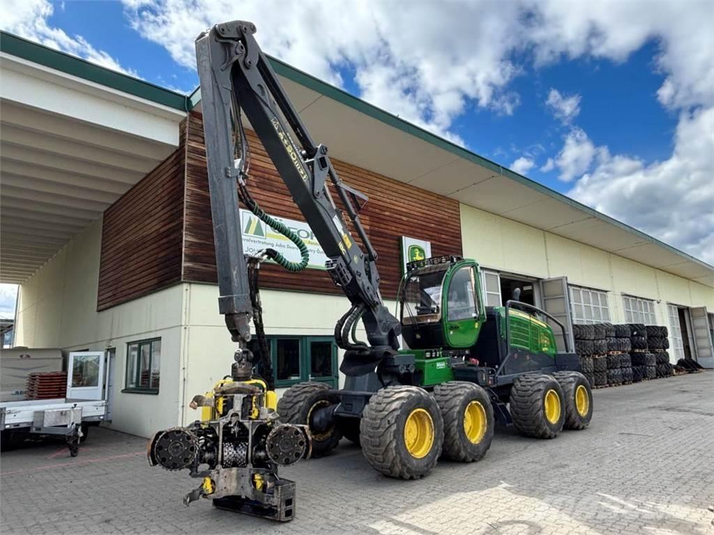 John Deere 1270 G Harvester