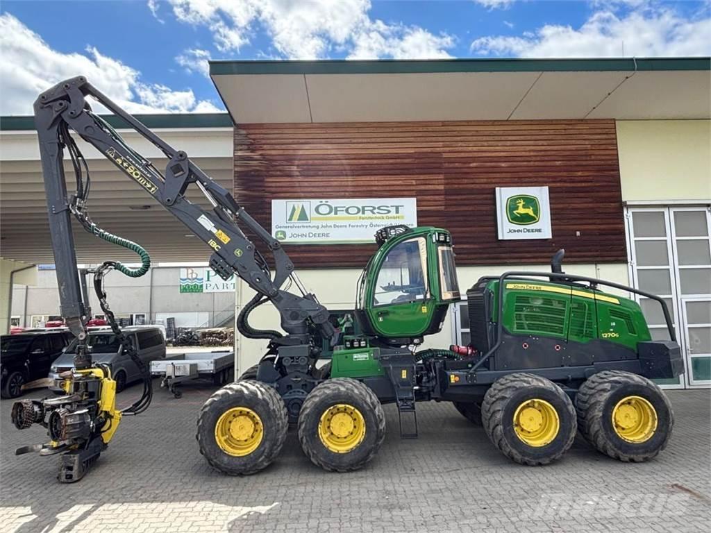 John Deere 1270 G Harvester