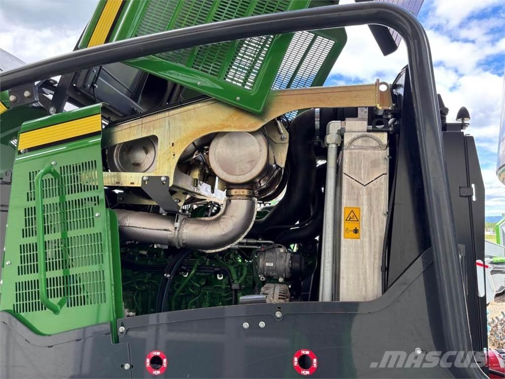 John Deere 1270 G Harvester