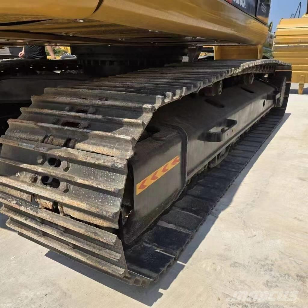 CAT 323 D L Raupenbagger