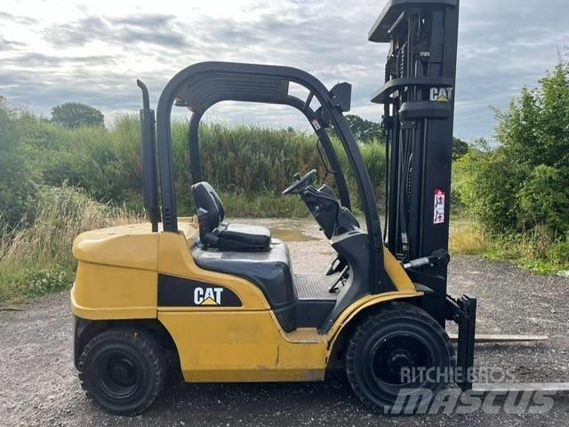 CAT DP 30 N Diesel Stapler