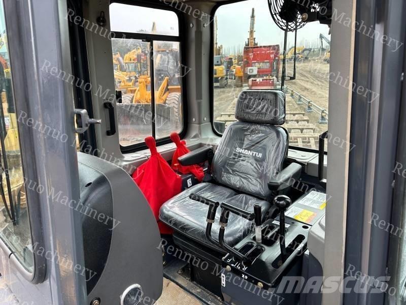 Shantui SD 16 Bulldozer