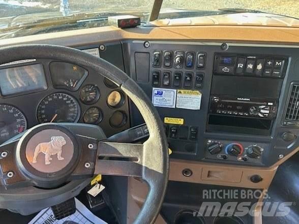 Mack GRANITE GU713 Kipper