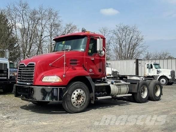 Mack PINNACLE CXU613 Sattelzugmaschinen