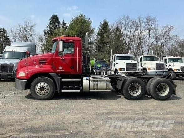 Mack PINNACLE CXU613 Sattelzugmaschinen