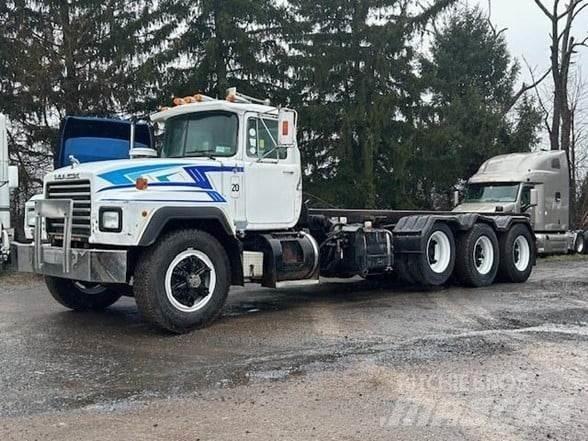 Mack RD690 Müllwagen