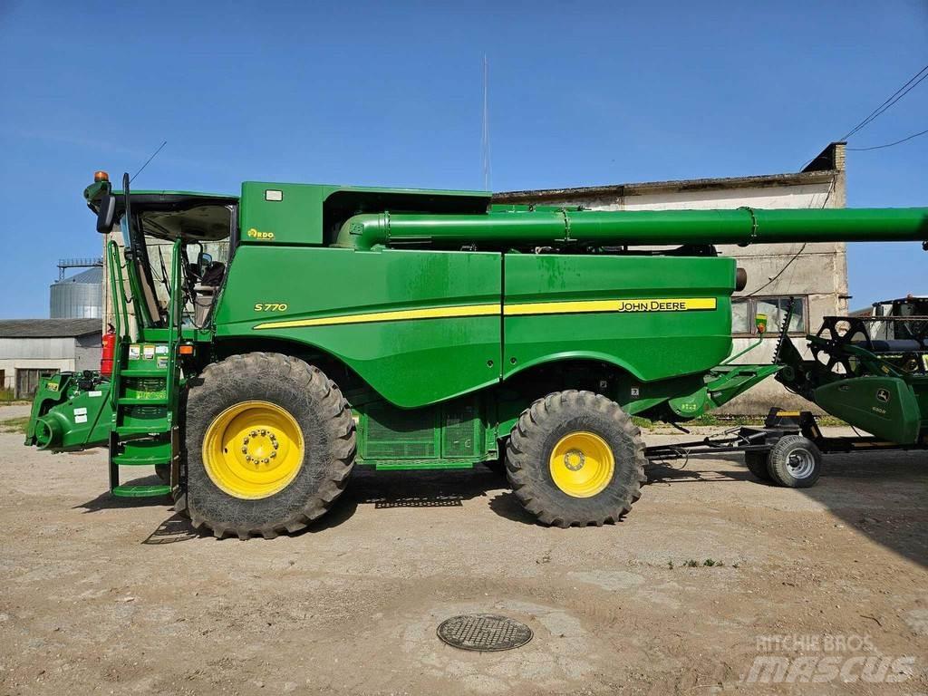 John Deere S770 Mähdrescher